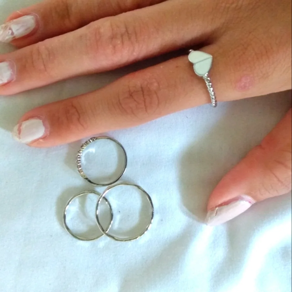 Silver ring - Picture 2 of 5